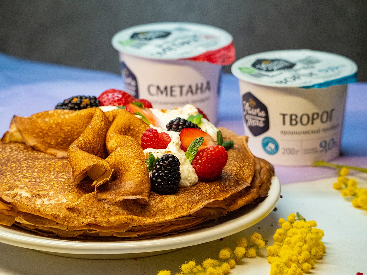 Воздушный творожный крем, взбитая сметана и микс из лесных ягод "Классика гастрономии"